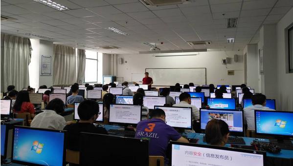 学校二级单位新闻通讯员(网络管理员)培训暨新网站群管理平台上线试运行工作会(芜湖职业技术学院)